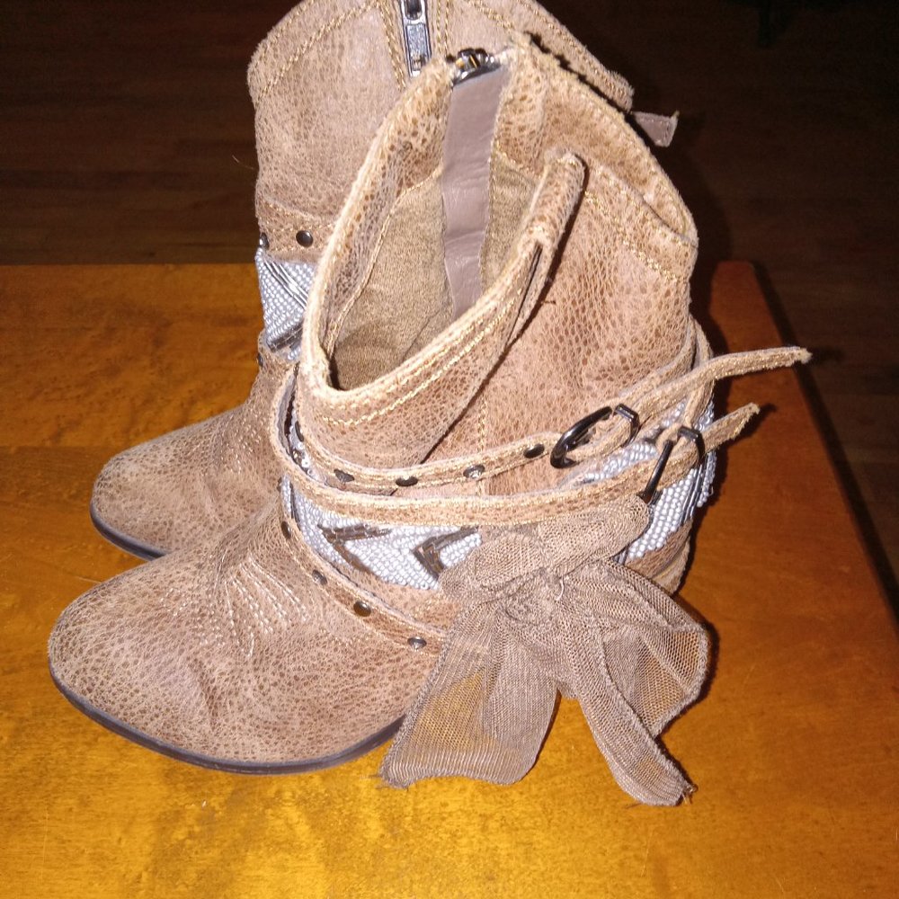 NOT RATED Studded Beaded Cowboy Booties - Picture 4 of 6